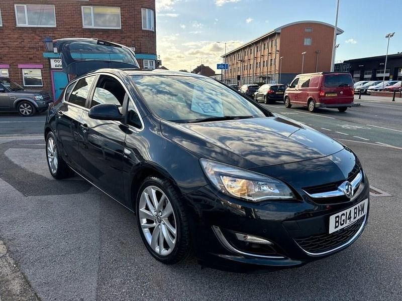 Used Vauxhall Astra SRi 115 HP (84 kW) 2014 Black Hatchback