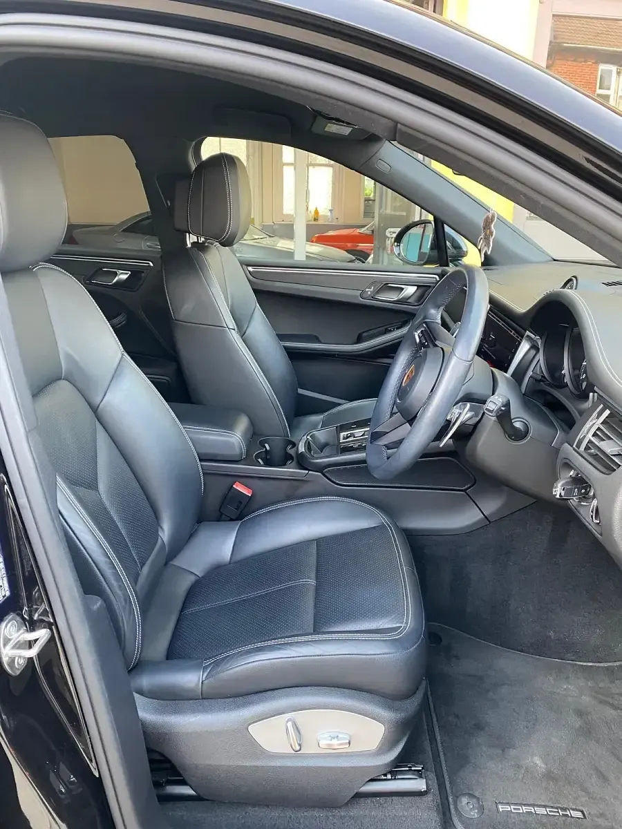 Used Porsche Macan 265 HP (194 kW) 2022 Black SUV