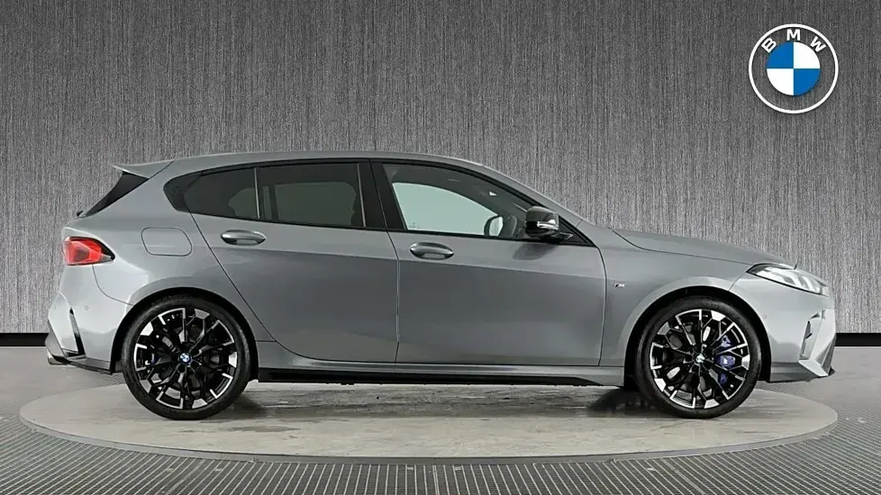 Usado BMW M135 Shadowline 296 HP (217 kW) 2025 Cinzento Citadino
