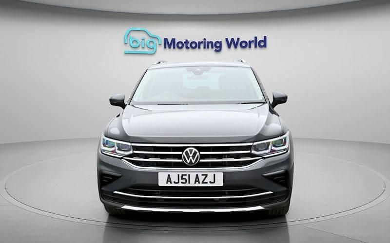 Begagnad VW Tiguan Elegance 150 HK (110 kW) 2023 Grå SUV