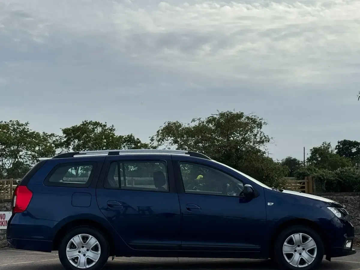 Used Dacia Logan MCV Comfort 90 HP (66 kW) 2019 Blue Estate
