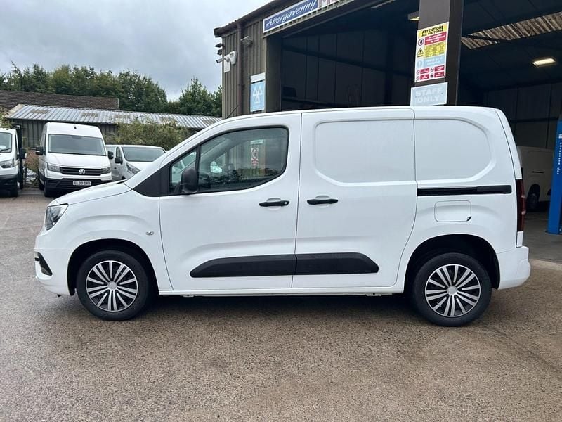 Used Vauxhall Combo Sportive 100 HP (73 kW) 2020 White MPV