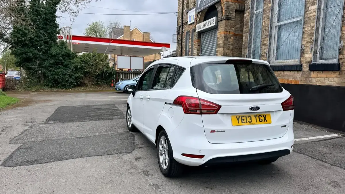 Używany Ford B-MAX Zetec 2013 Biały Minivan