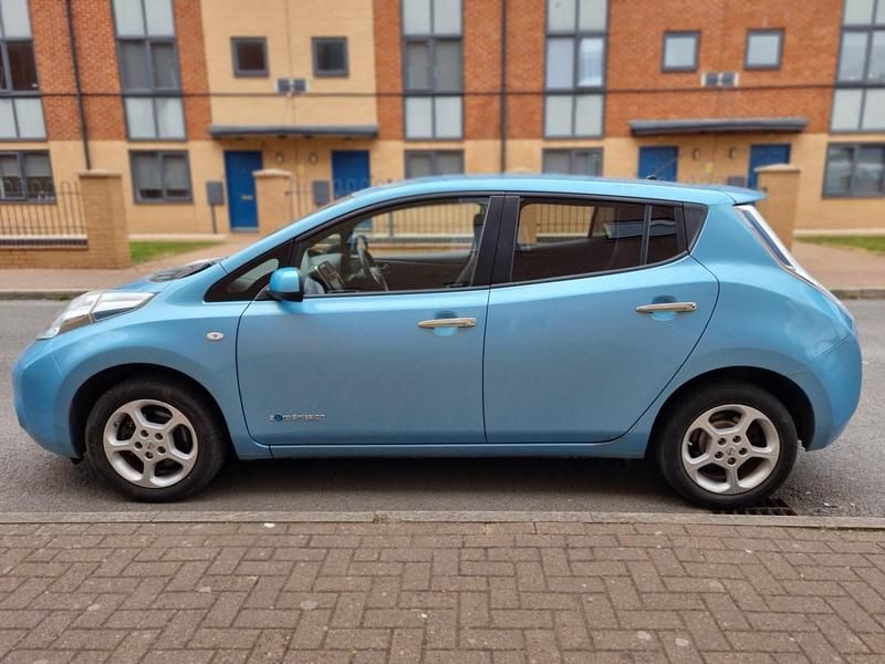 Gebraucht Nissan Leaf Acenta 80 kW (109 PS) 2015 Blau Kleinwagen
