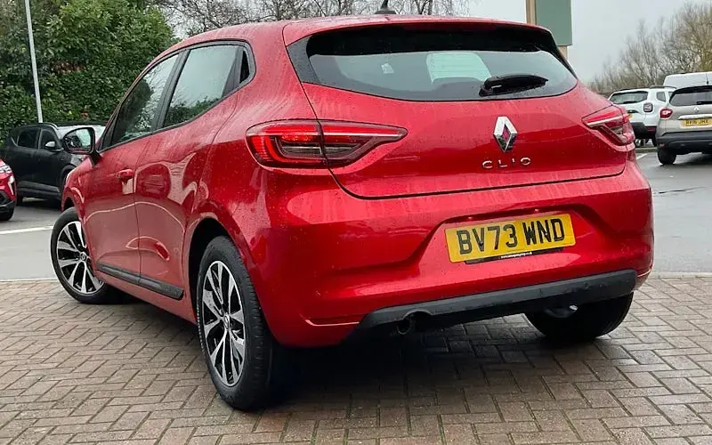 Used Renault Clio Evolution 90 HP (66 kW) 2023 Red Hatchback