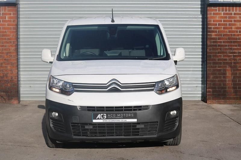 Used Citroën Berlingo 100 HP (73 kW) 2020 White MPV