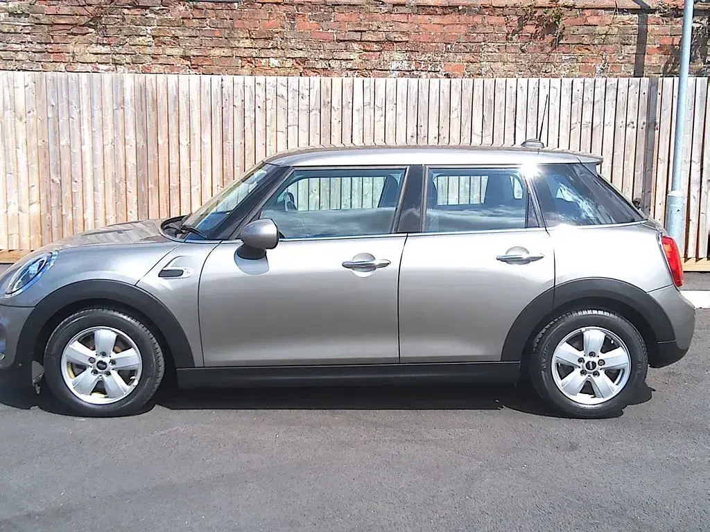 Used Mini Cooper Classic 136 HP (100 kW) 2019 Silver Hatchback