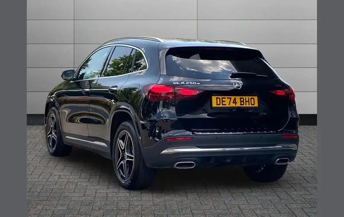 Used Mercedes GLA250 Executive 214 HP (157 kW) 2025 Black SUV