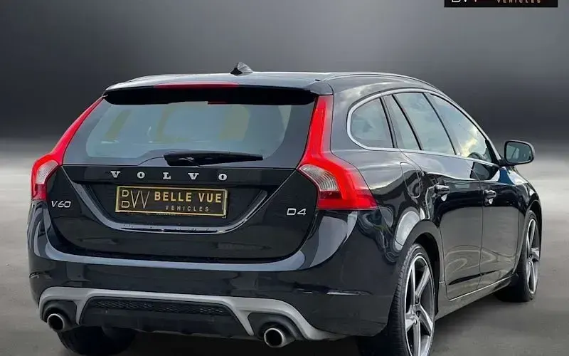 Usado Volvo V60 R-Design 190 HP (139 kW) 2015 Carrinha