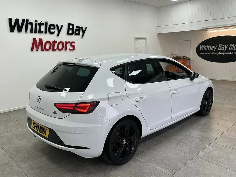 Used Seat Leon FR 180 HP (132 kW) 2018 White Hatchback