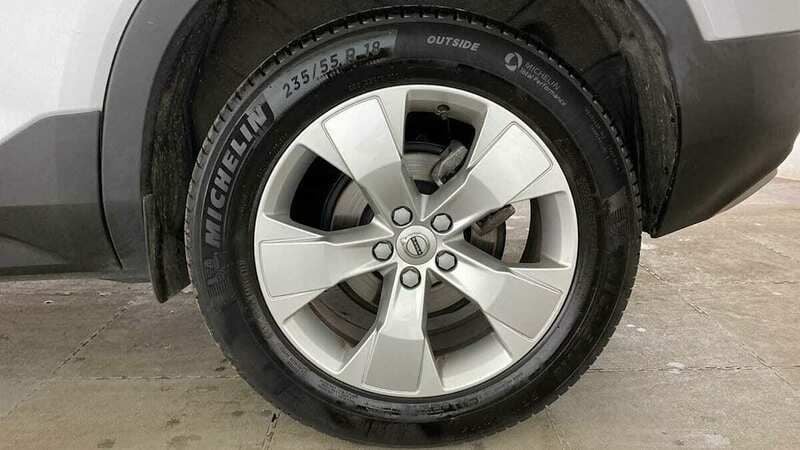 Used Volvo XC40 Momentum 161 HP (118 kW) 2021 729 glacier silver SUV