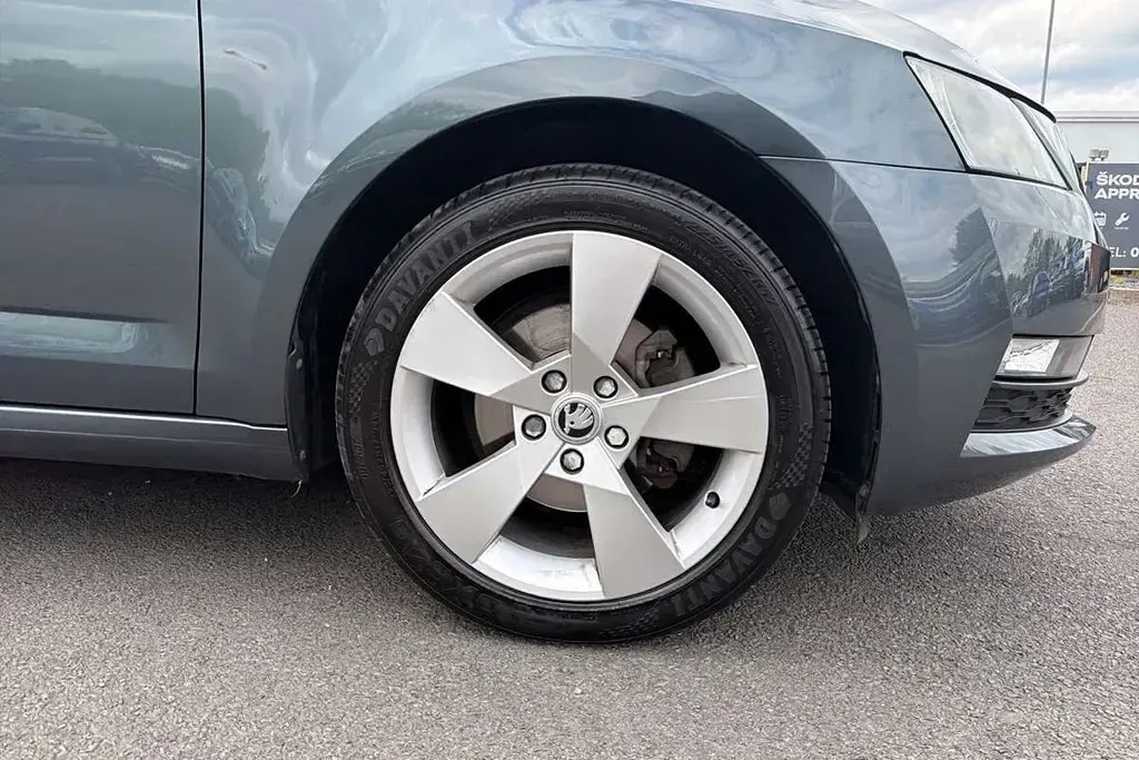 Used Skoda Octavia SE Drive 147 HP (108 kW) 2020 Grey Estate