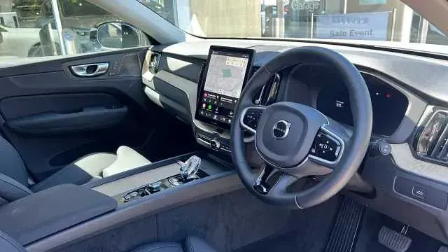 Used Volvo XC60 Plus 247 HP (181 kW) 2025 White SUV