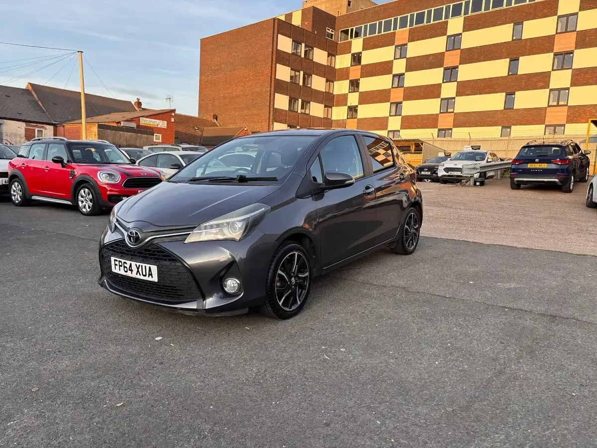 Used Toyota Yaris Sport 99 HP (72 kW) 2014 Grey Hatchback