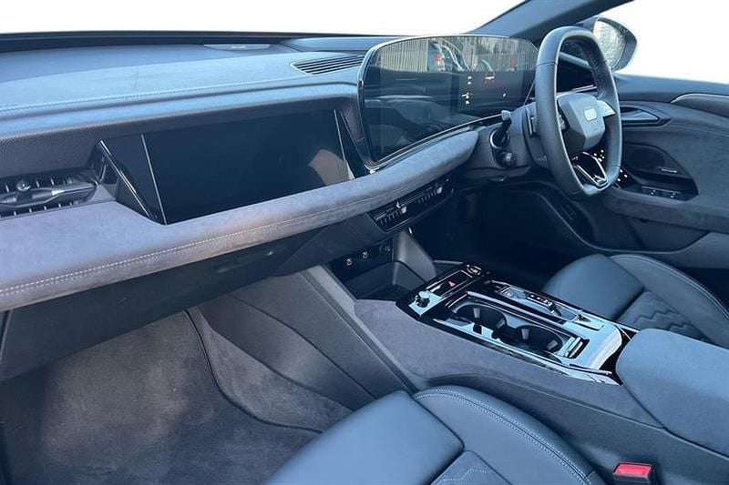 Used Audi A6 e-tron Comfort 210 kW (286 HP) 2025 Mythos black Estate