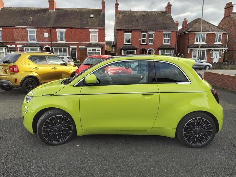 Green Used 2024 Fiat 500e La Prima Hatchback | £18,490 (Fair price) - Image 1/4