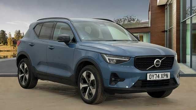 Used 2025 Volvo XC40 Plus SUV | £32,791 (A bit pricey) - Image 1/4