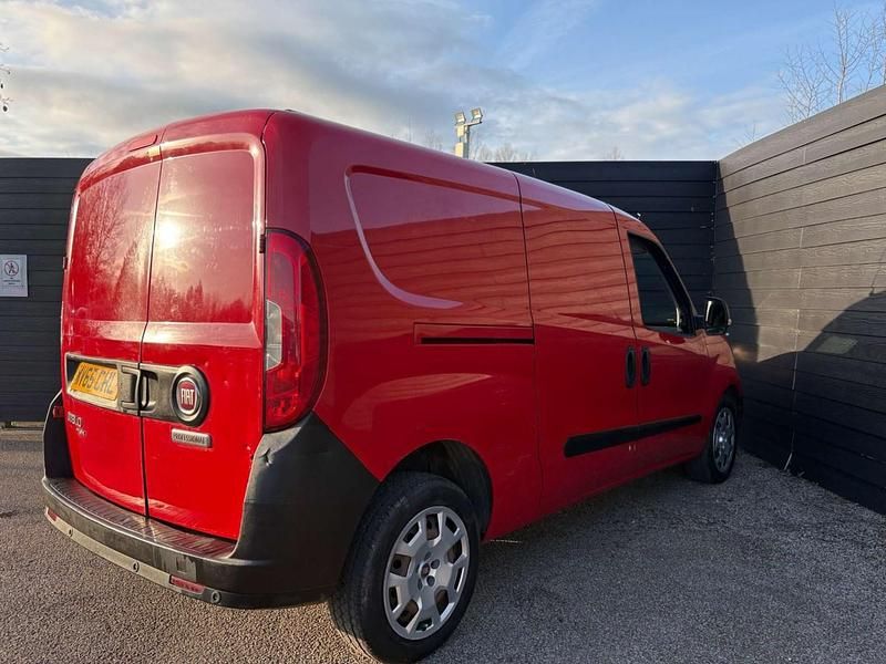 Used Fiat Doblò 2015 Red MPV