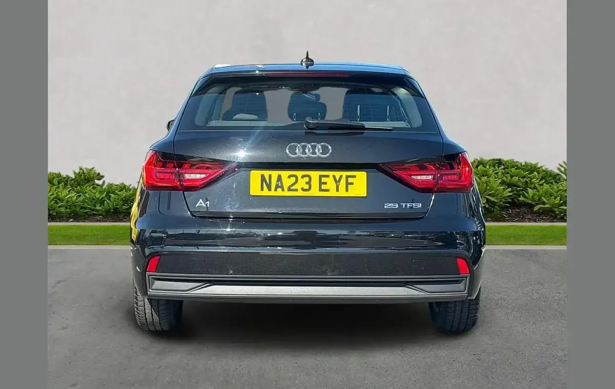 Used Audi A1 Design 94 HP (69 kW) 2023 Black SUV