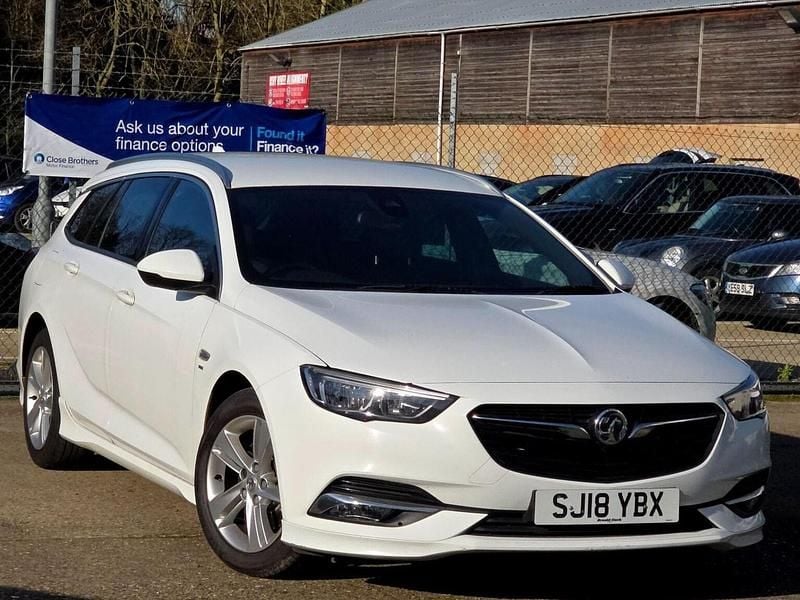 Used Vauxhall Insignia SRi 136 HP (100 kW) 2018 White Estate