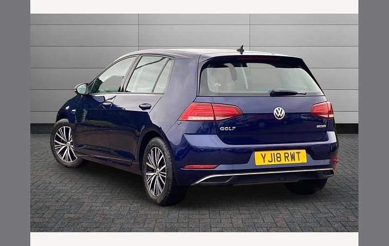 Used VW Golf VII SE 130 HP (95 kW) 2018 Blue Hatchback