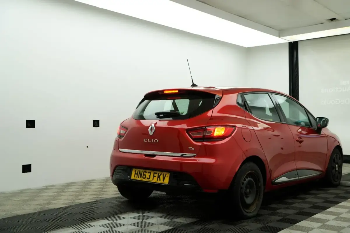 Usado Renault Clio IV Dynamique 90 HP (66 kW) 2013 Vermelho Citadino