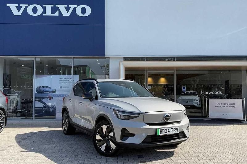 Silver Used 2024 Volvo XC40 Core SUV | £29,190 (A bit pricey) - Image 1/4