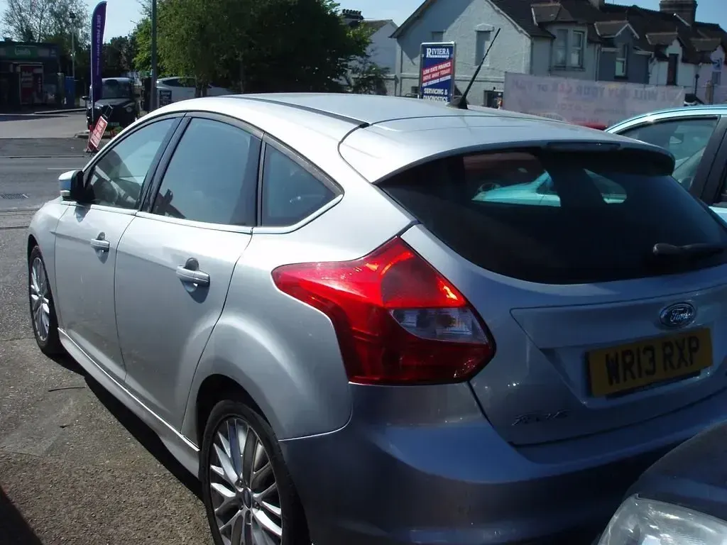 Używany Ford Focus Zetec 125 KM (91 kW) 2013 Srebrny Hatchback