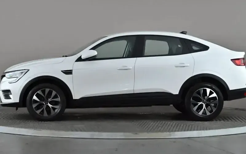 Used Renault Arkana Evolution 140 HP (102 kW) 2023 White SUV