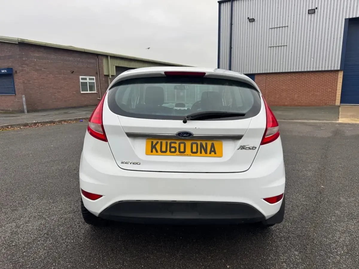 Usado Ford Fiesta Zetec 2010 Branco Citadino