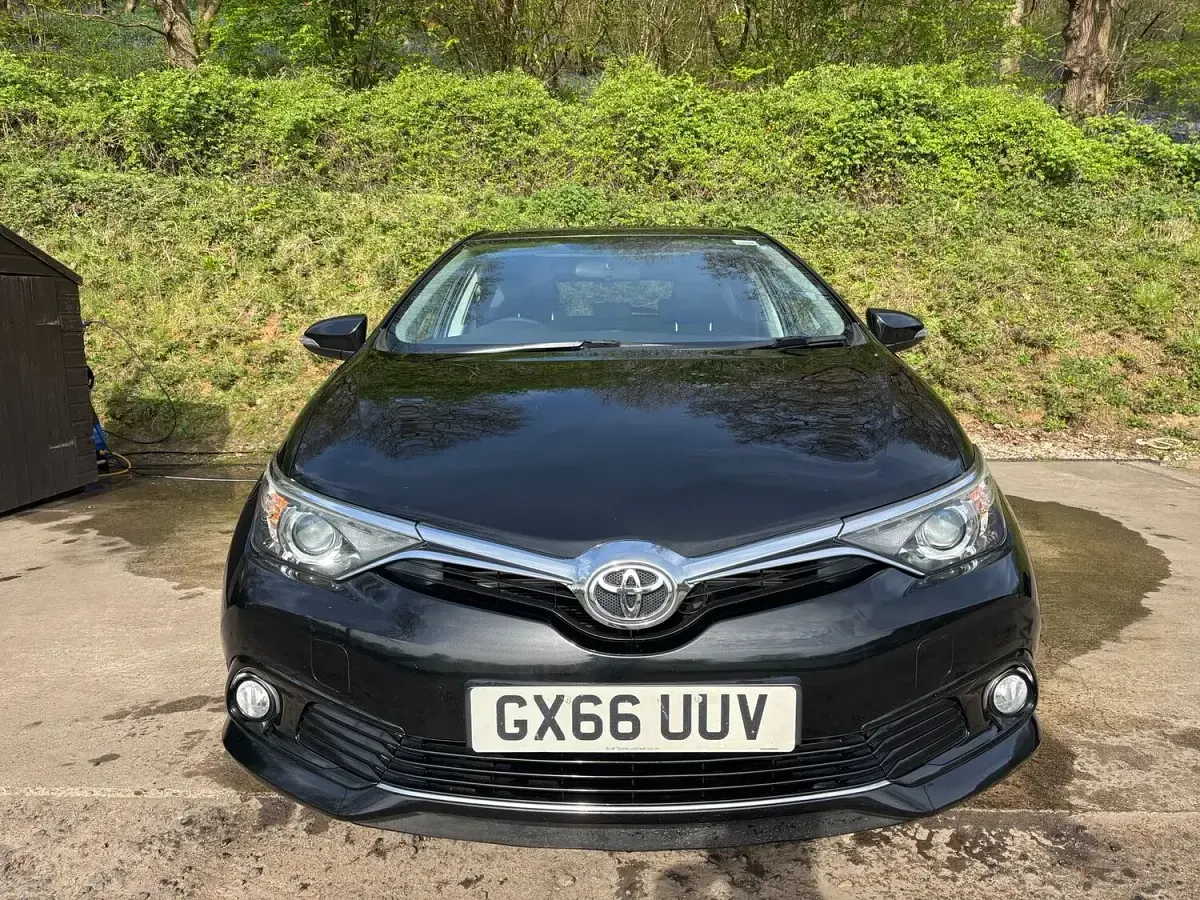 Used Toyota Auris Design 112 HP (82 kW) 2016 Black Hatchback