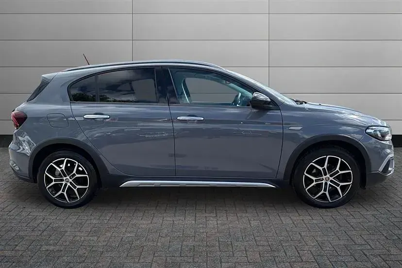 Used Fiat Tipo Cross 100 HP (73 kW) 2021 Grey Hatchback