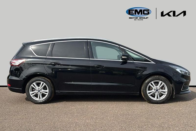 Used Ford S-MAX Titanium 150 HP (110 kW) 2020 Black MPV