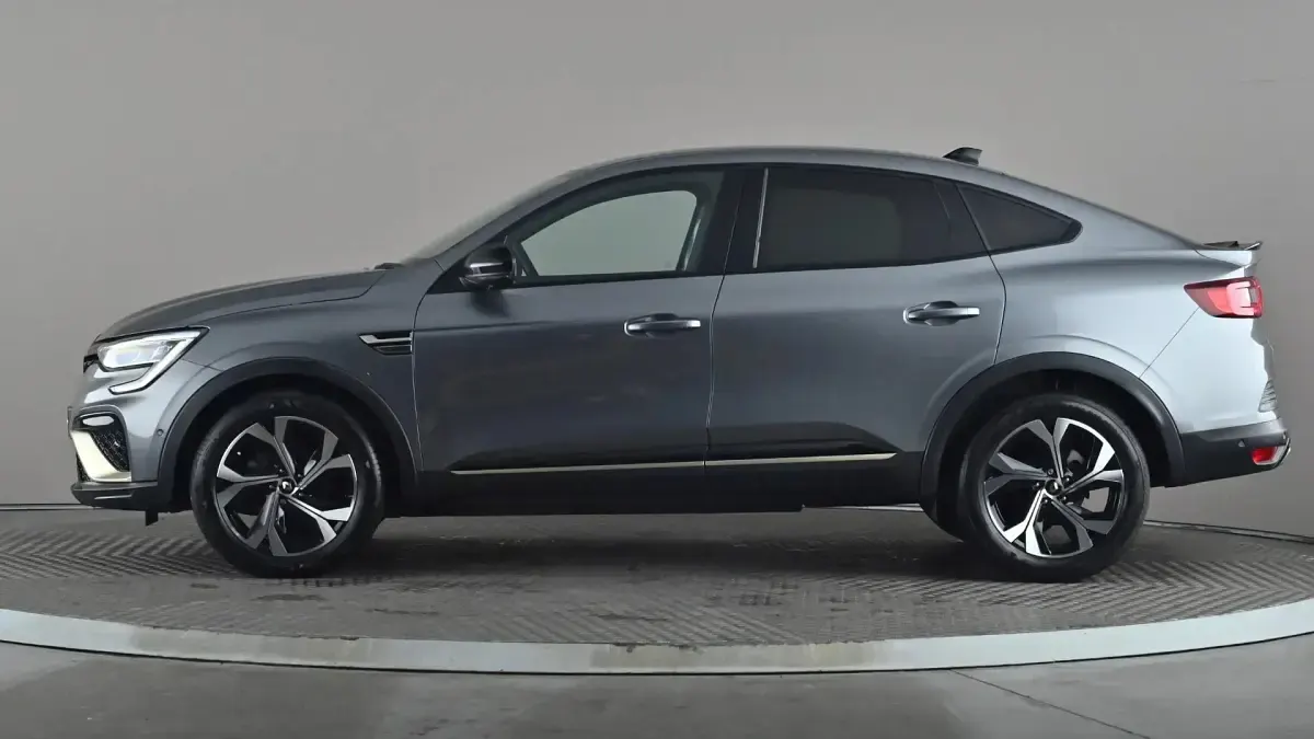Begagnad Renault Arkana Engineered 142 HK (104 kW) 2023 Grå SUV