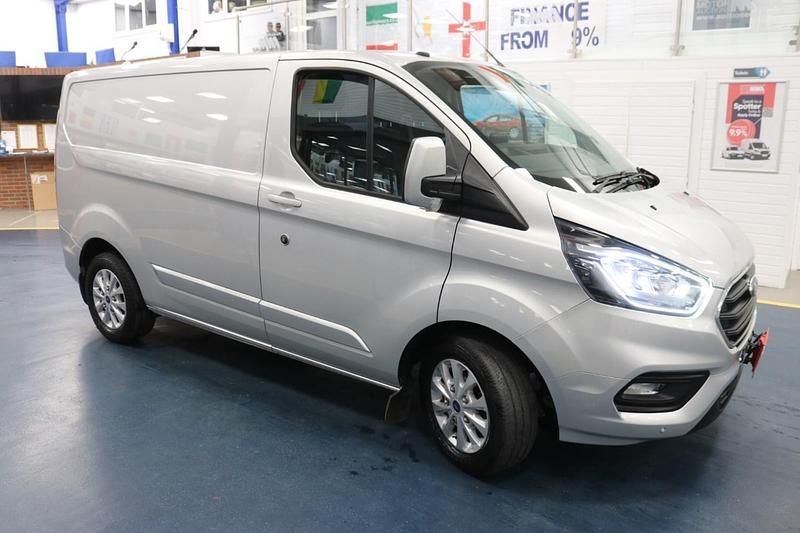 Used Ford Transit Custom Limited 130 HP (95 kW) 2019 Silver Van