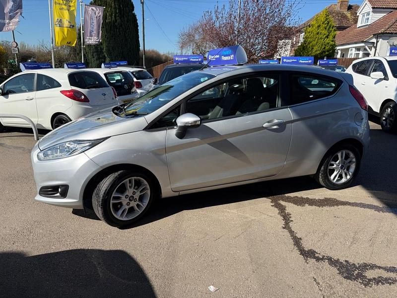 Used Ford Fiesta Zetec 82 HP (60 kW) 2016 Silver Hatchback