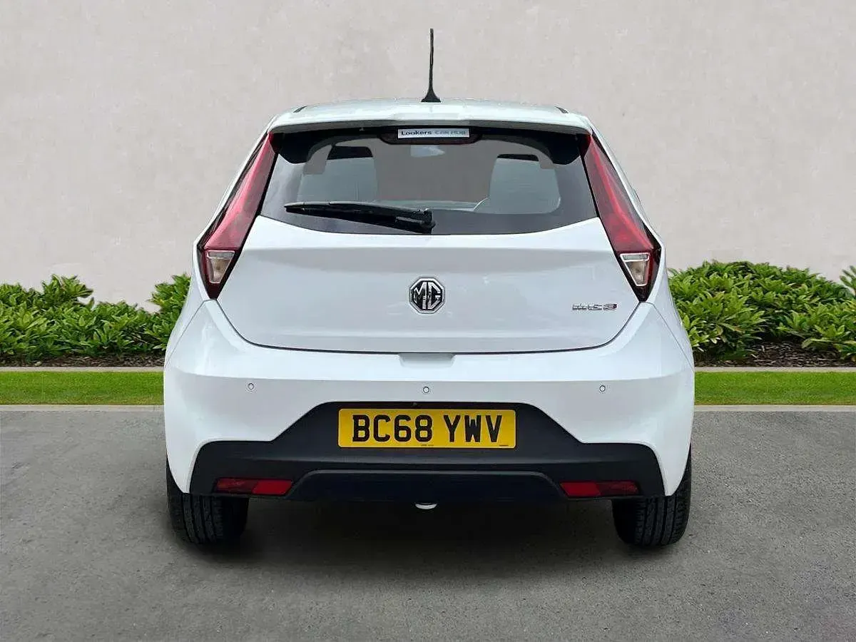 Używany MG MG3 Exclusive 106 KM (77 kW) 2019 Biały Hatchback