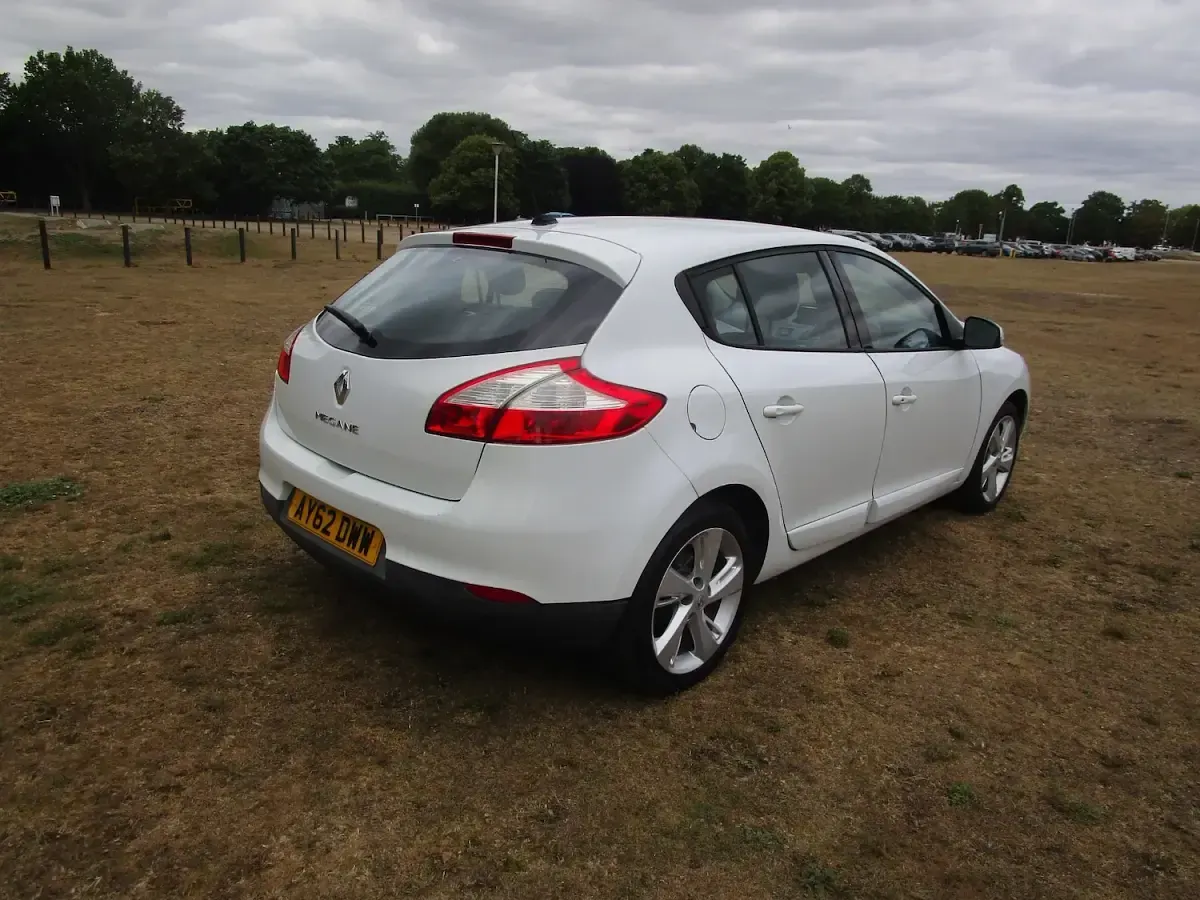 Used Renault Mégane III Dynamique 110 HP (80 kW) 2012 White Hatchback