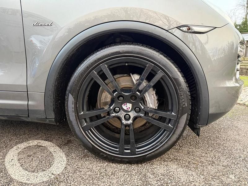 Used Porsche Cayenne 245 HP (180 kW) 2016 Grey SUV