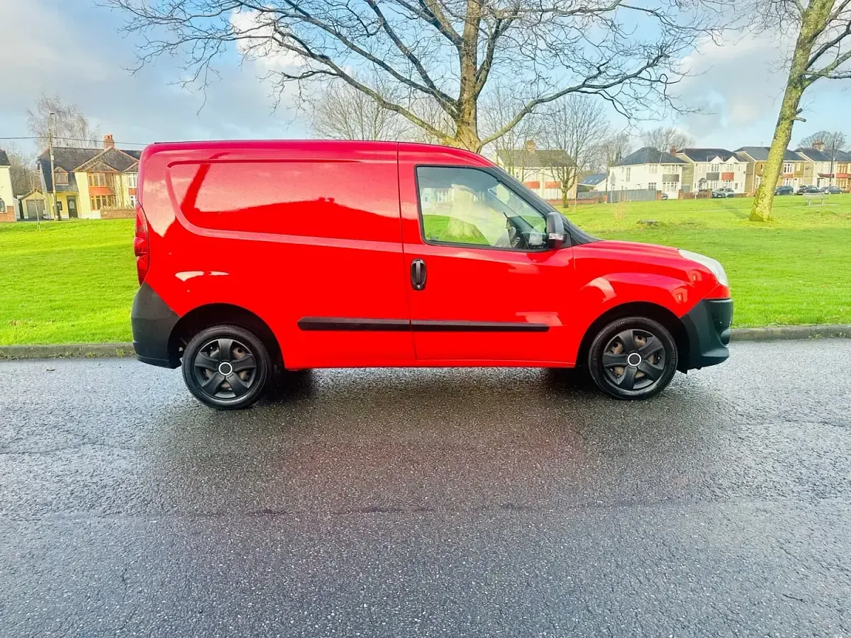 Käytetty Fiat Doblò 89 HP (65 kW) 2013 Punainen Tila-auto