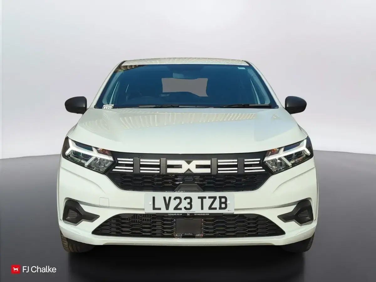 Used Dacia Sandero Essentiel 91 HP (66 kW) 2023 White Hatchback