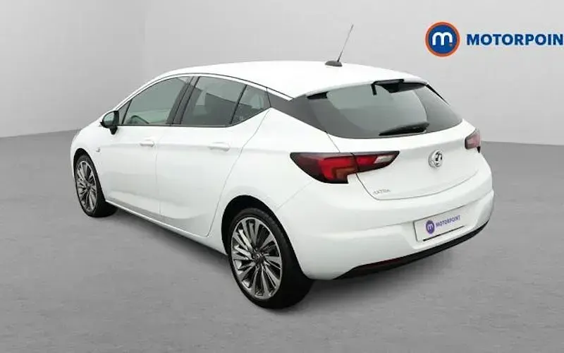 Used Vauxhall Astra 150 HP (110 kW) 2019 White Hatchback