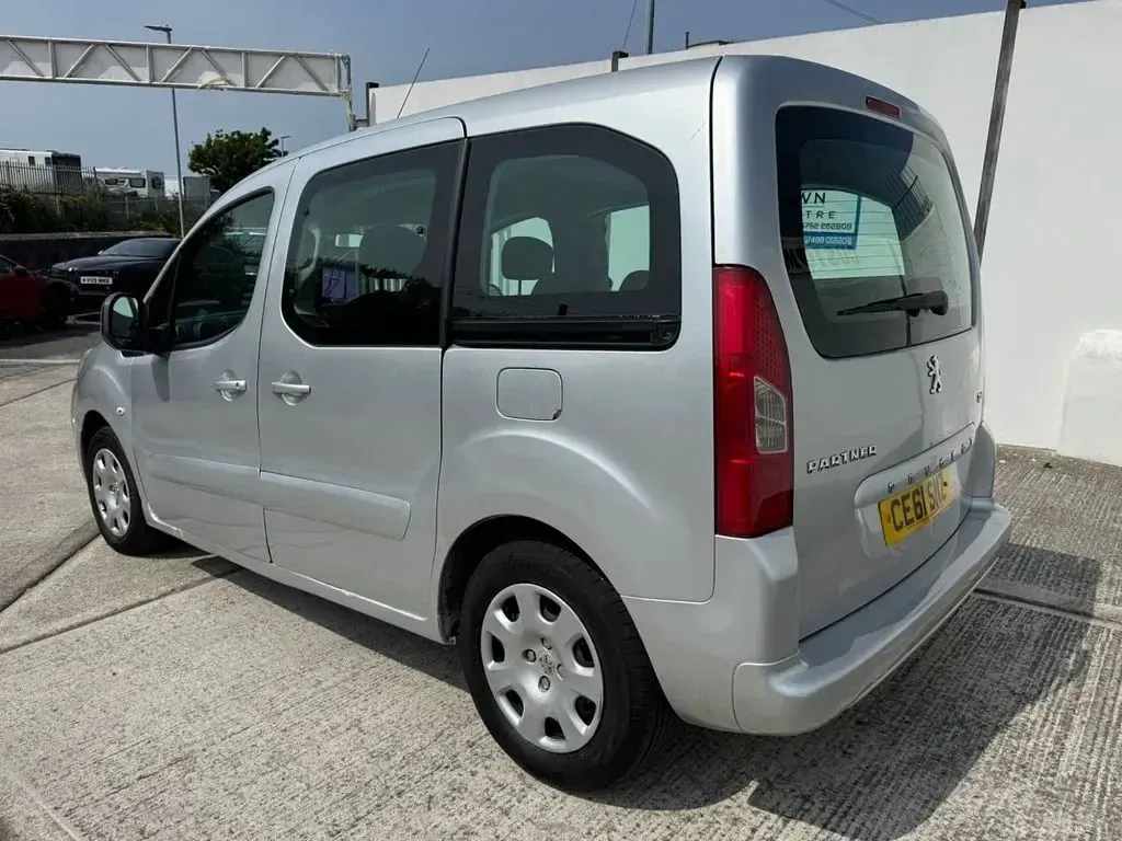 Used Peugeot Partner Tepee S 75 HP (55 kW) 2011 Silver MPV
