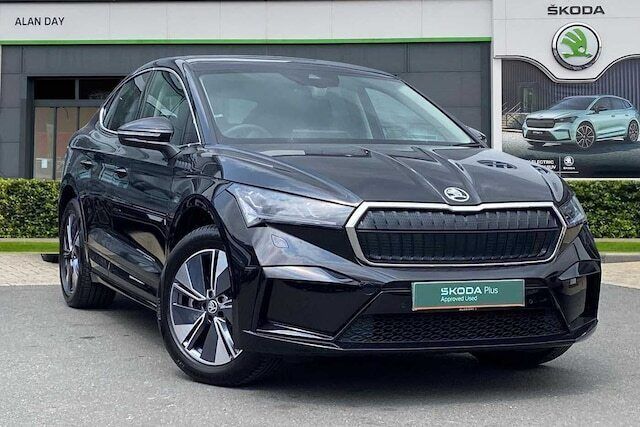 Black magic pearl effect New 2025 Skoda Enyaq iV SUV | £32,699 (Fair price) - Image 1/4