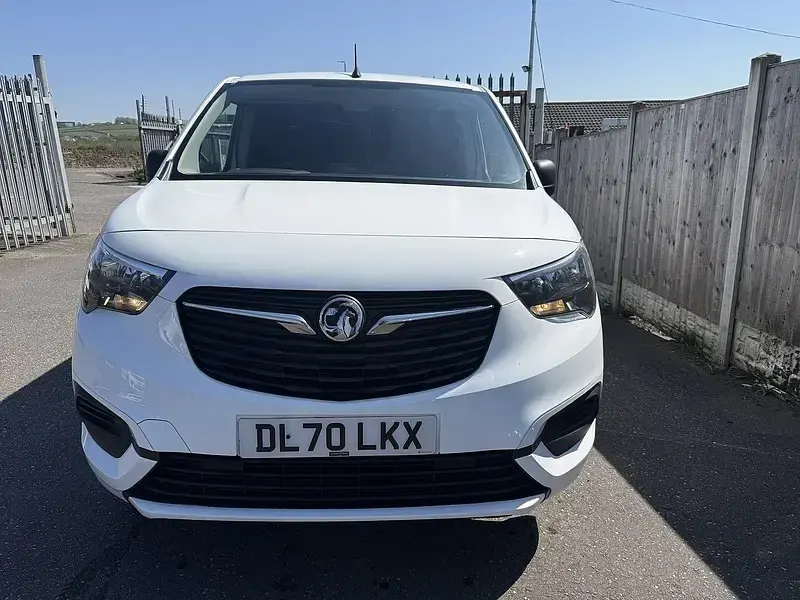 Used Vauxhall Combo Sportive 100 HP (73 kW) 2020 White MPV