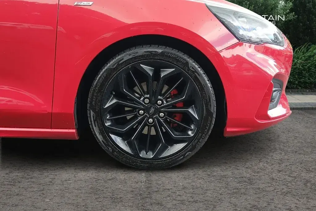 Used Ford Focus ST-Line X 125 HP (91 kW) 2019 Red Hatchback