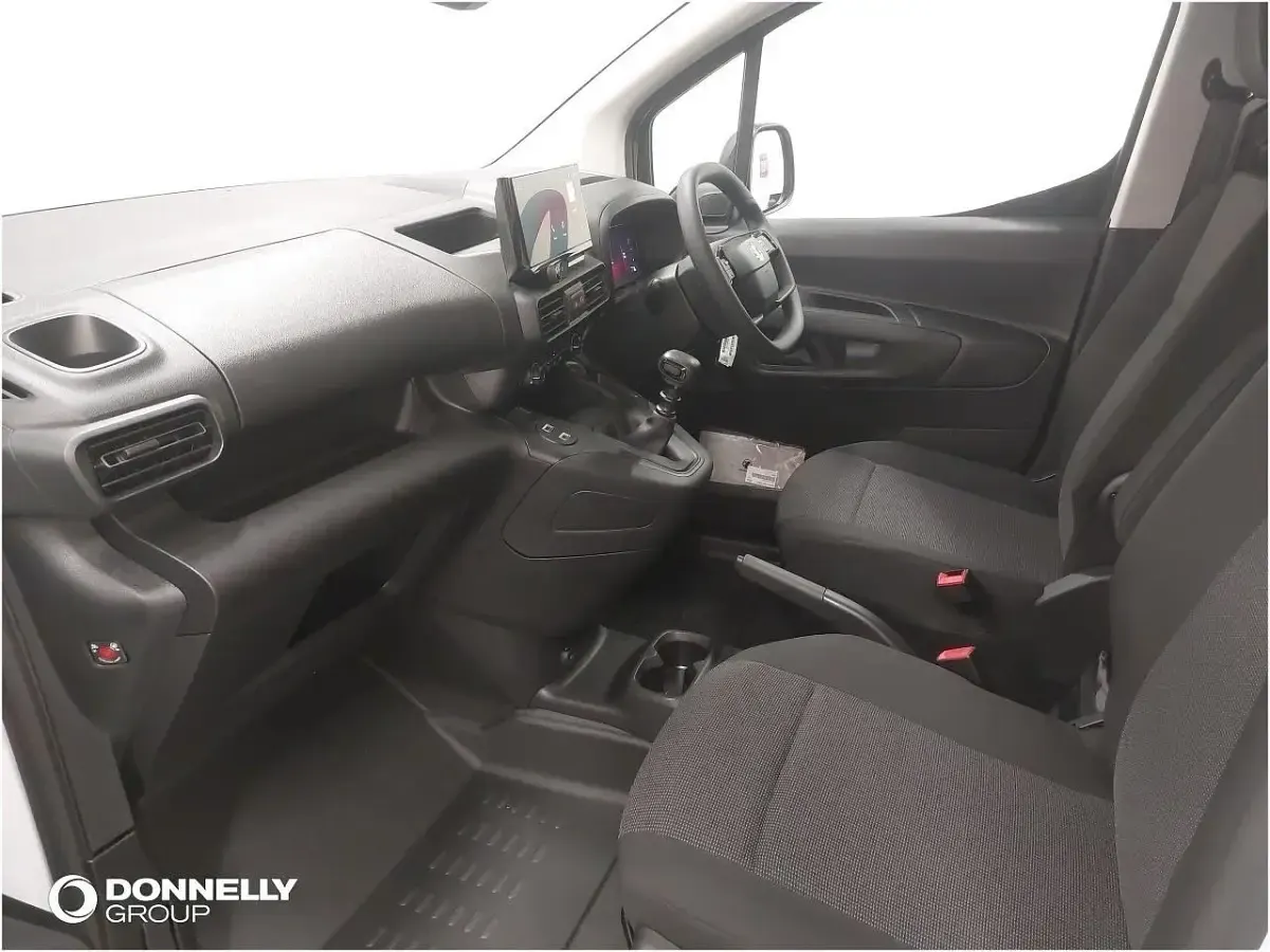 New Vauxhall Combo S 101 HP (74 kW) 2025 White MPV