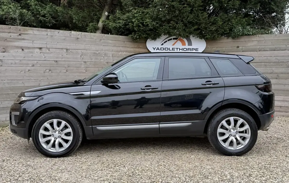 Begagnad Land Rover Range Rover evoque SE 2016 Svart SUV
