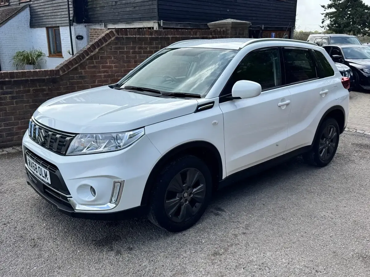 Used Suzuki Vitara SZ-T 112 HP (82 kW) 2019 White Hatchback
