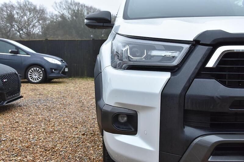 Used Toyota HiLux 204 HP (150 kW) 2025 White Pickup